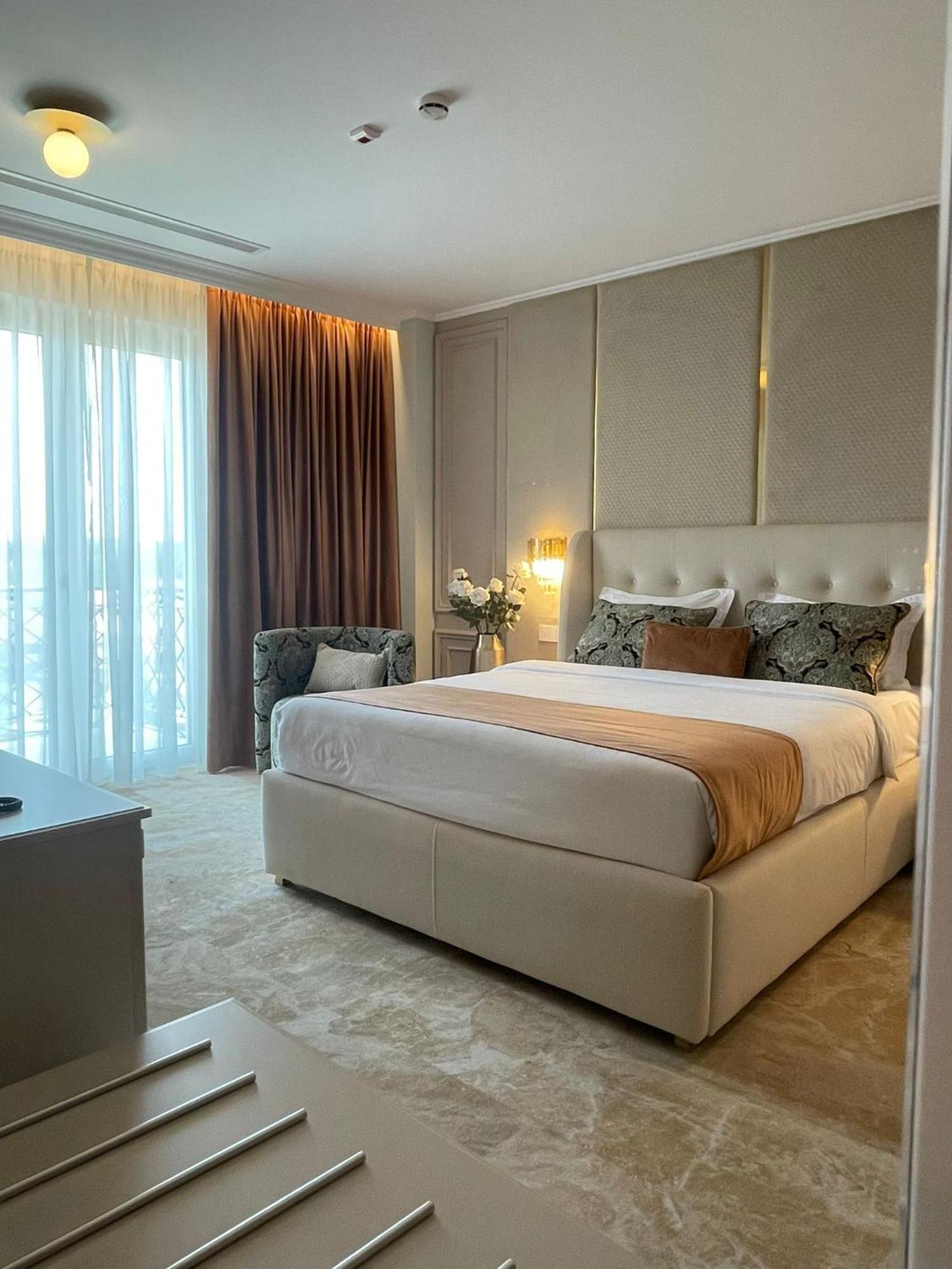 Boutique Hotel Bals Экстерьер фото